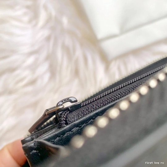 First bag ru LEATHER ZIP AROUND GUCCI WALLET 0726